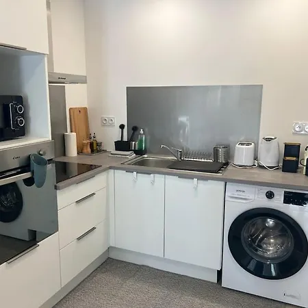 Apartment La Glycine - Parking Gratuit - Ac Clim - Cour Prive - Villeneuve-les-Avignon